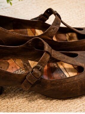 Born Brown Leather Mary Jane Heels – Women's Size 9.5